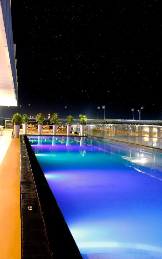 Harris Hotel Samarinda Extérieur photo