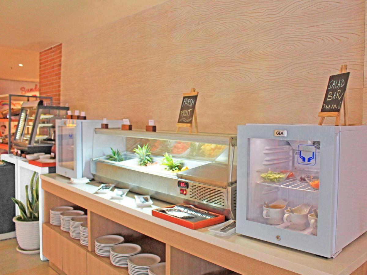 Harris Hotel Samarinda Extérieur photo