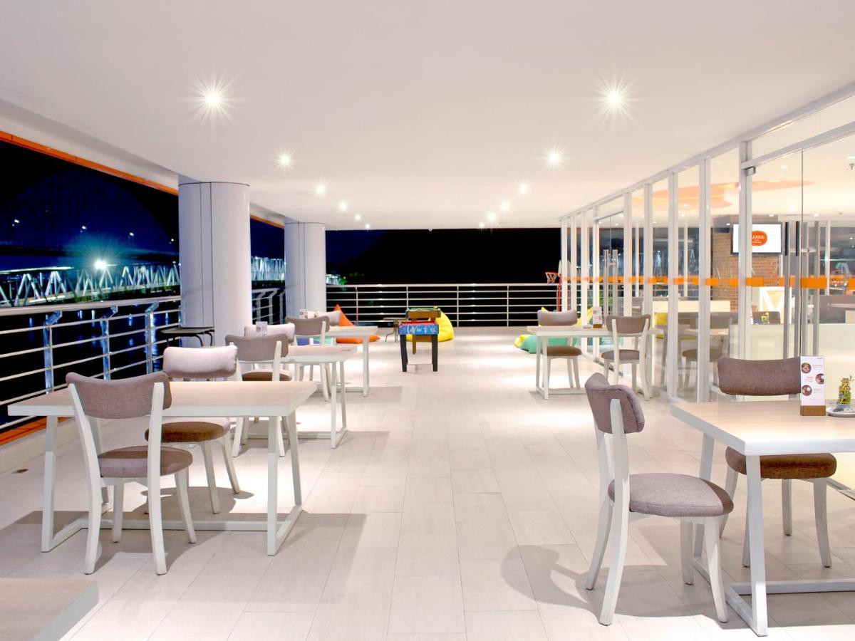 Harris Hotel Samarinda Extérieur photo