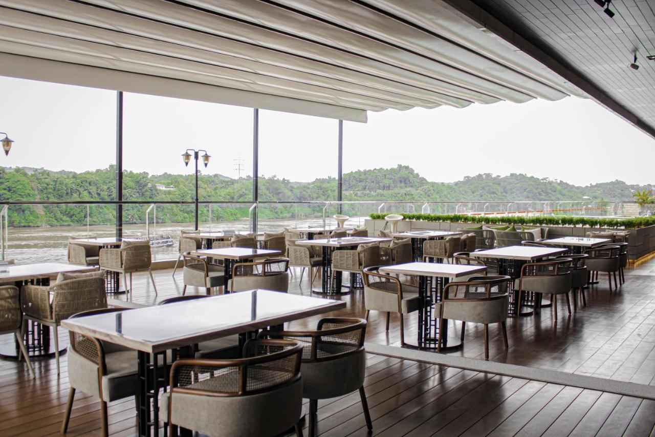 Harris Hotel Samarinda Extérieur photo