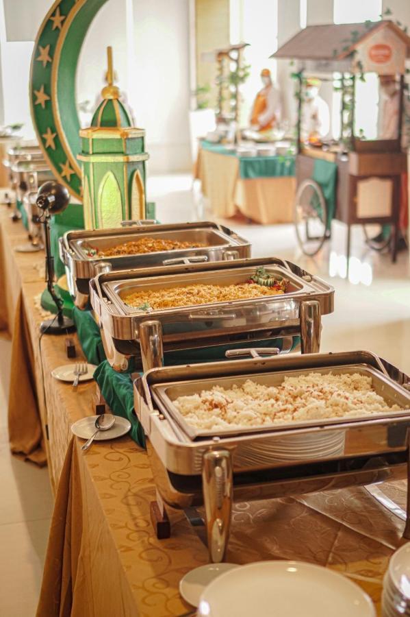 Harris Hotel Samarinda Extérieur photo