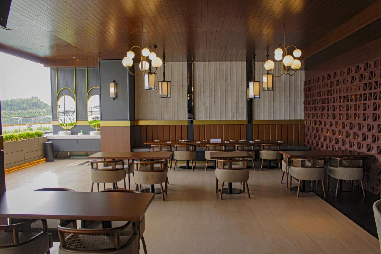 Harris Hotel Samarinda Extérieur photo