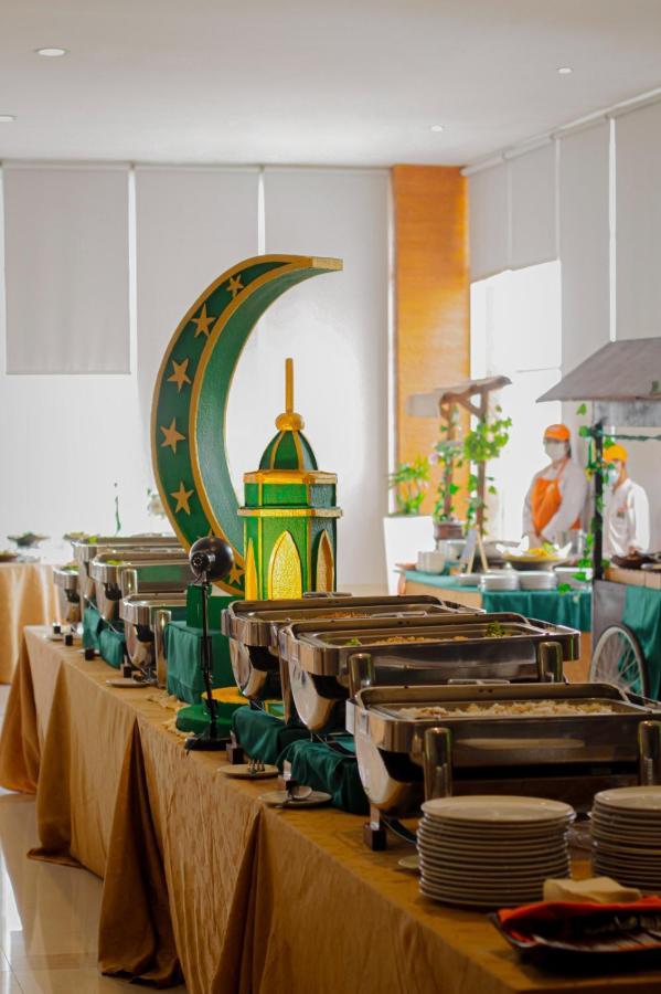 Harris Hotel Samarinda Extérieur photo