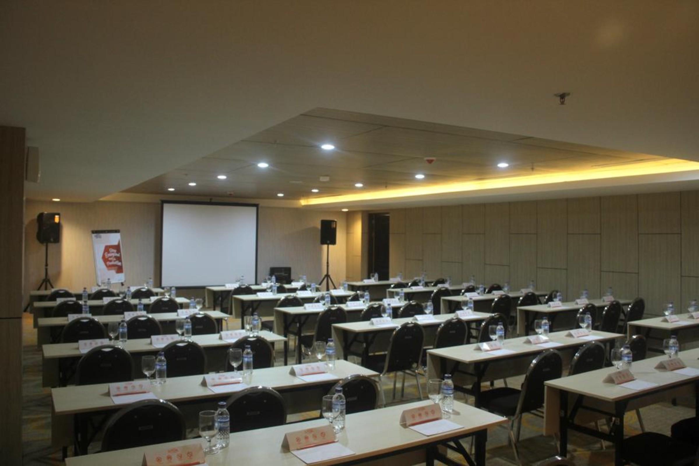 Harris Hotel Samarinda Extérieur photo