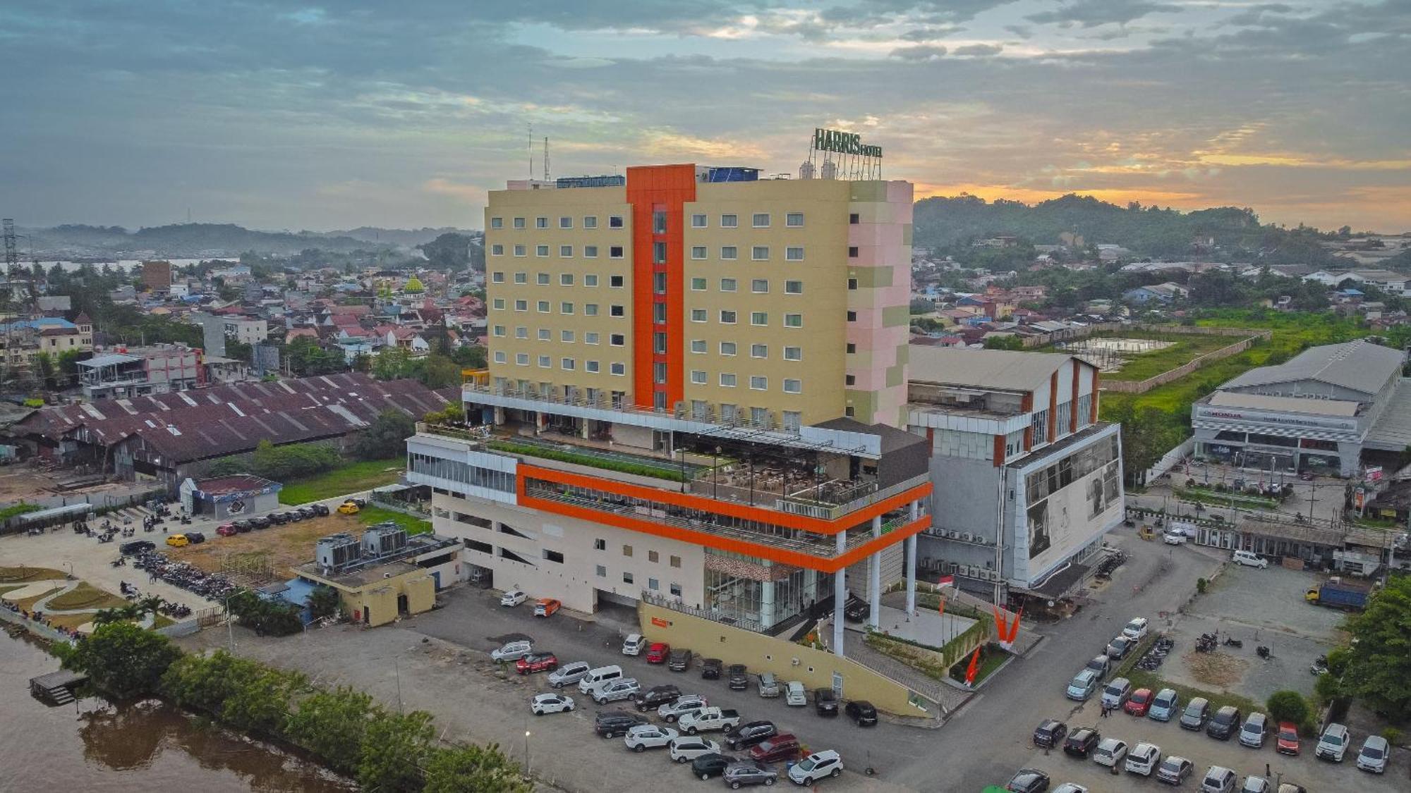 Harris Hotel Samarinda Extérieur photo