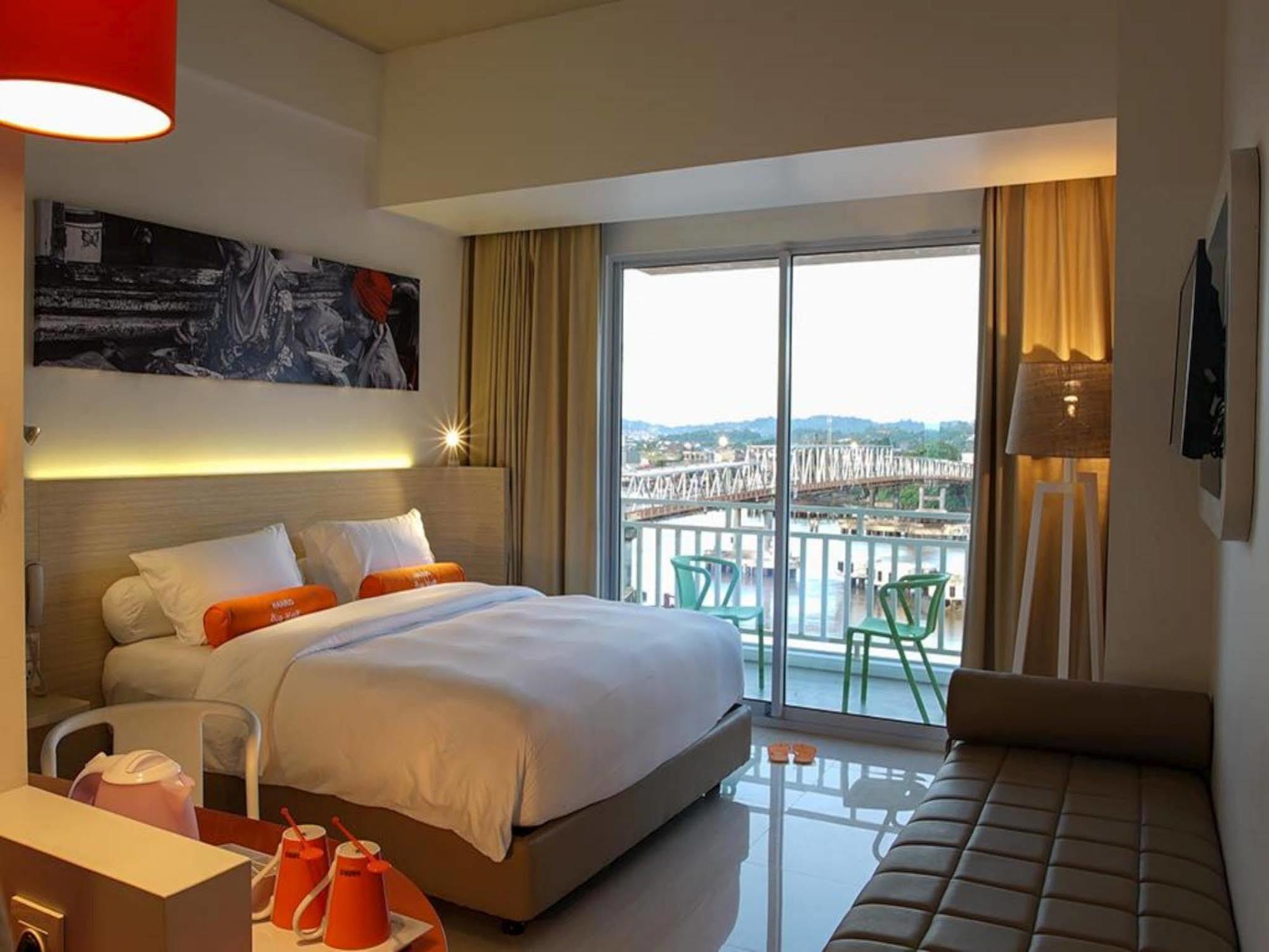 Harris Hotel Samarinda Extérieur photo